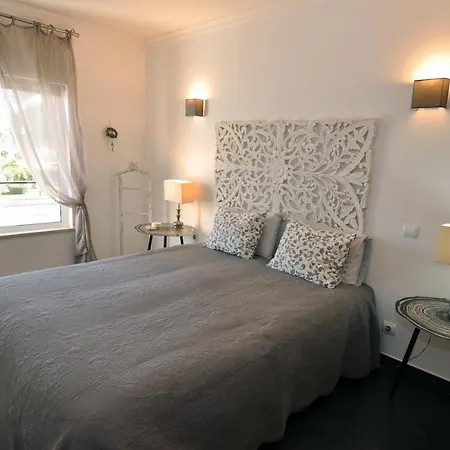 Sea And Pool At Da Daire Alvor