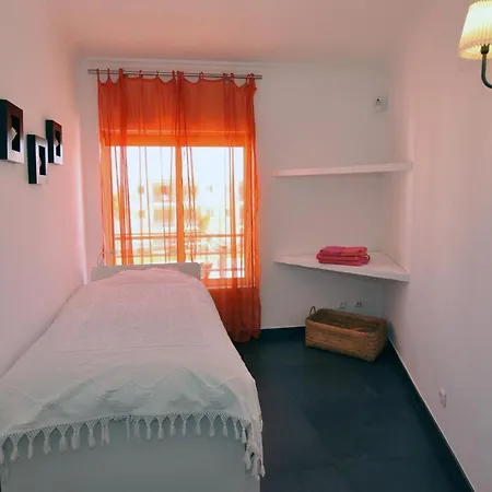 Sea And Pool At Da Daire Alvor