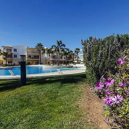 Sea And Pool At Da Daire *