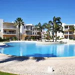 Sea And Pool At Da