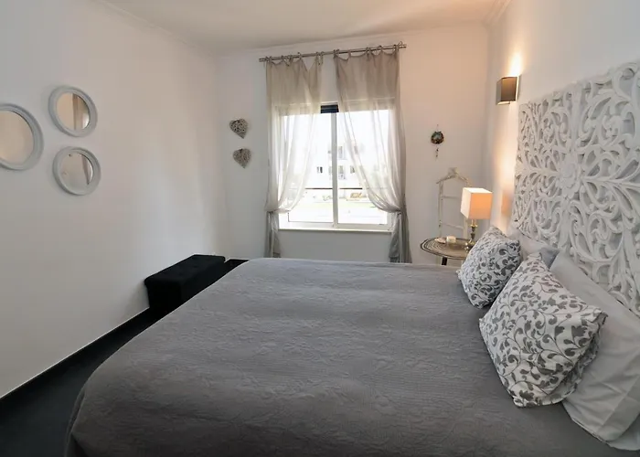 Sea And Pool At Da 公寓 *