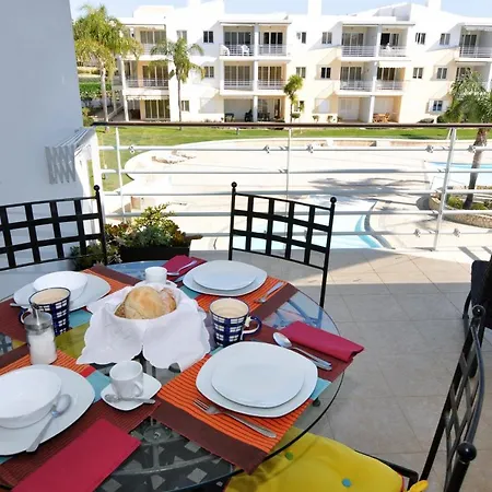 Sea And Pool At Da Apartamento Alvor