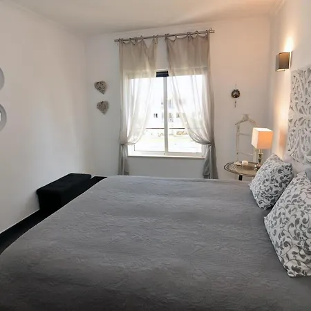 Sea And Pool At Da Apartamento *